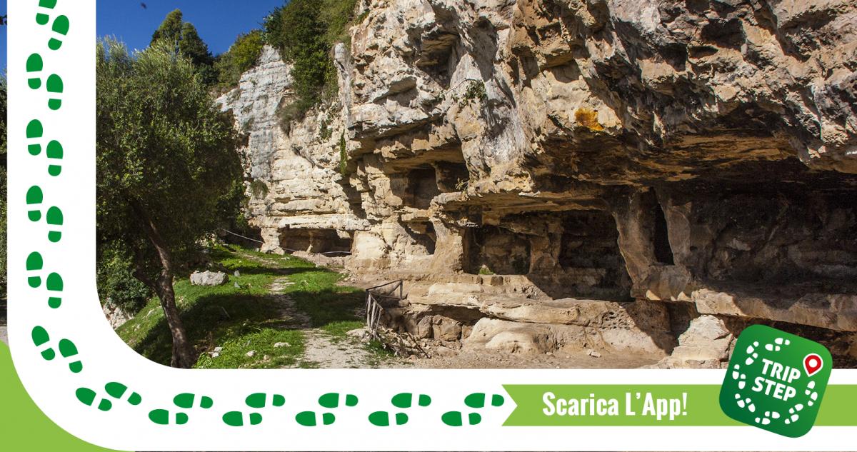 Cava d' Ispica grotte cadute foto di: Davide Mauro via Wikimedia Commons