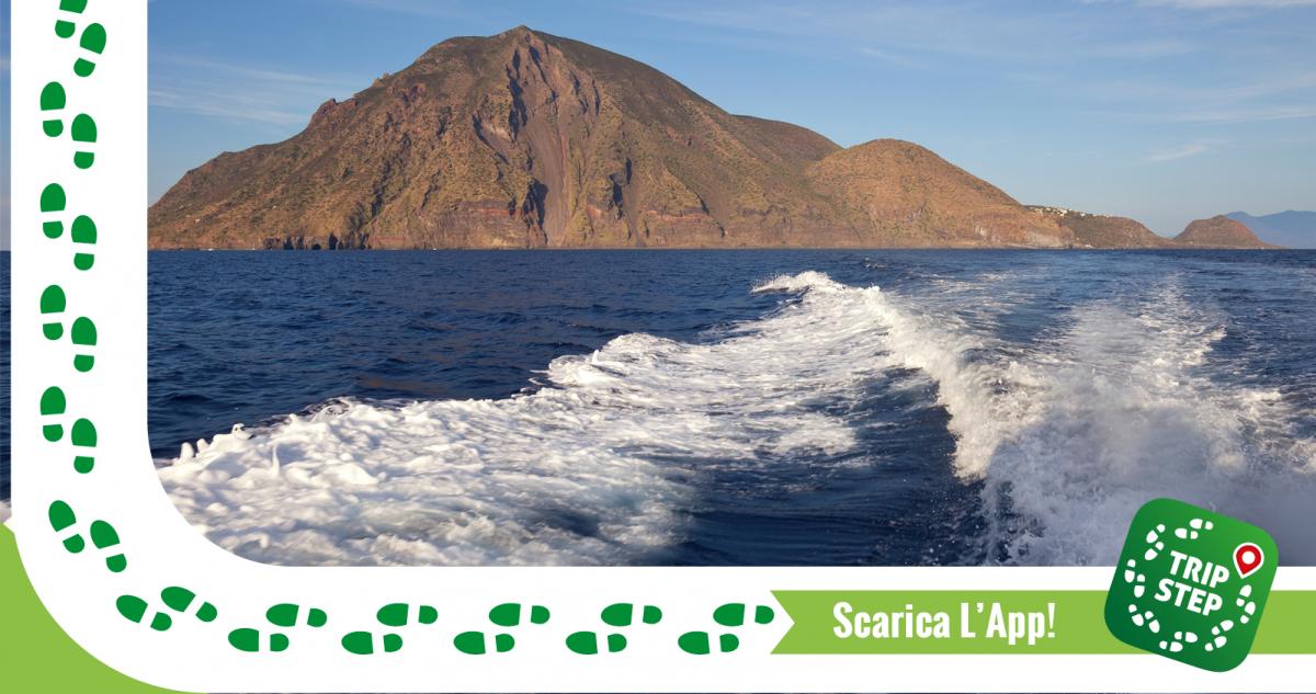 Filicudi dal mare foto di: Unukorno via Wikimedia Commons