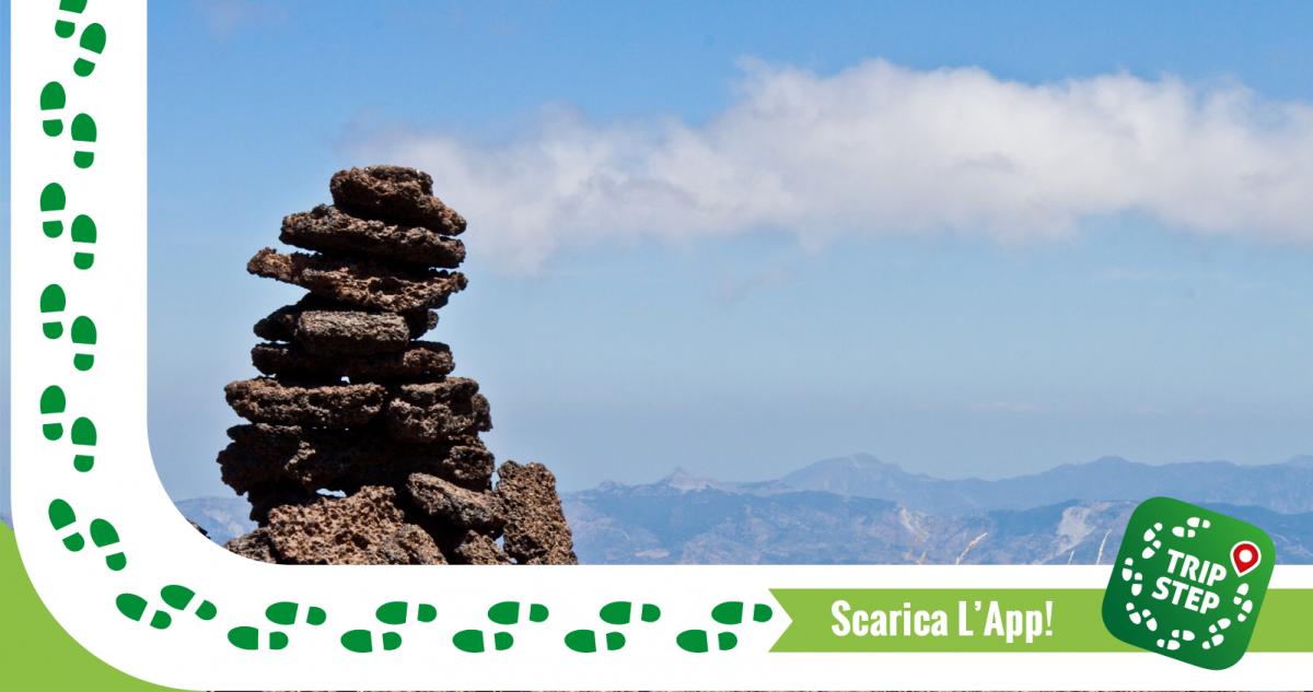 Grotta del Gelo omini che segnano il sentiero foto di Marcoetna via Wikimedia Commons