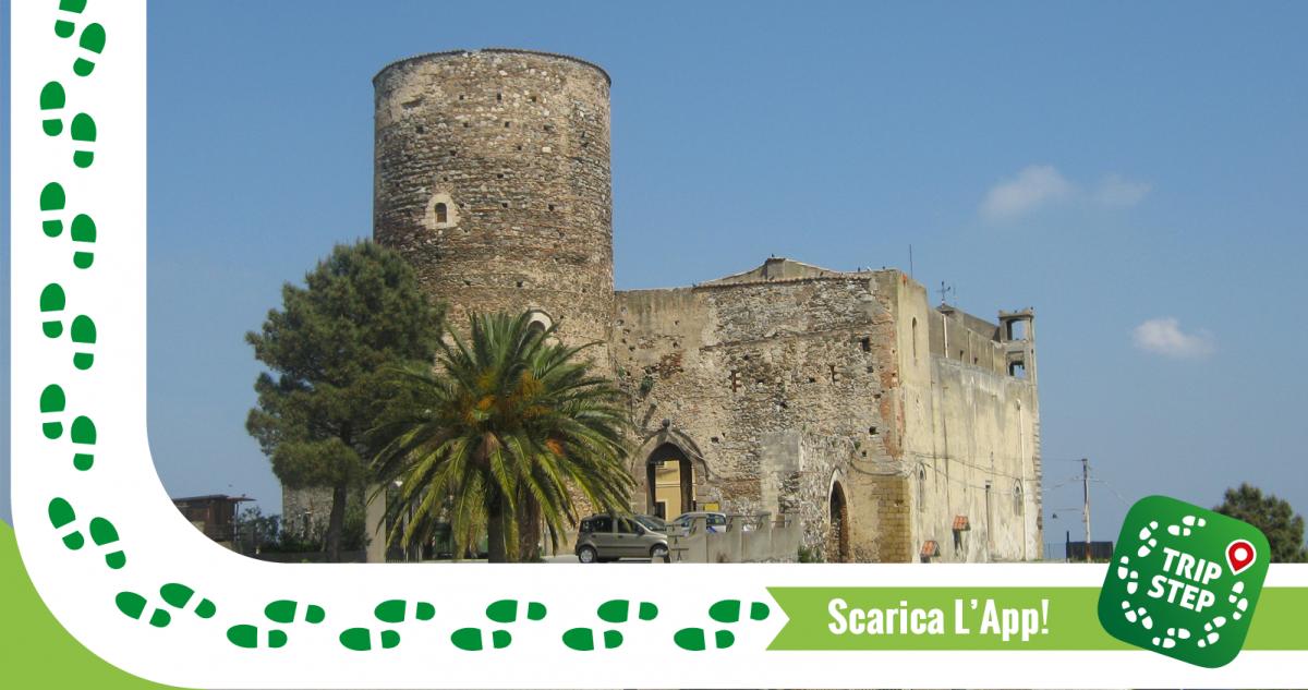 Castello di Santa Lucia del Mela foto di: Diego Mastroeni via Wikimedia Commons