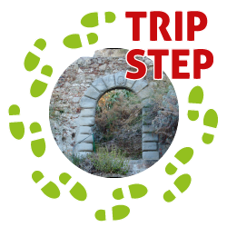 Castello di Petenfur resti di uno degli antichi portali foto di Eugenio Nicola Scarcella via Wikimedia Commons