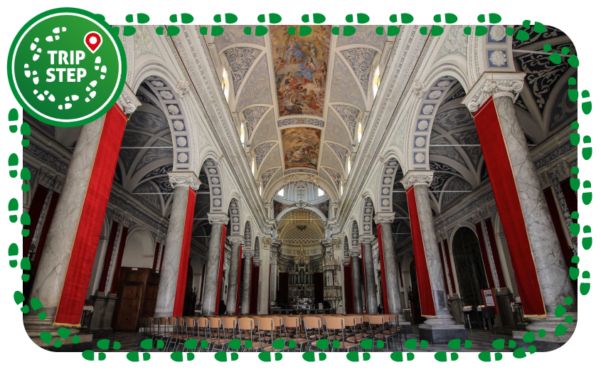 Chiesa Madre Santa Maria La Cava e Sant' Alfio interno foto di Antreus93 via Wikimedia Commons