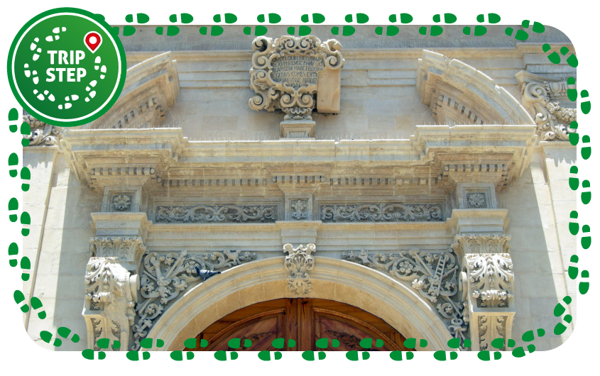 Chiesa del Santissimo Crocefisso particolare del portale d'ingresso foto di Sailko via Wikimedia Commons