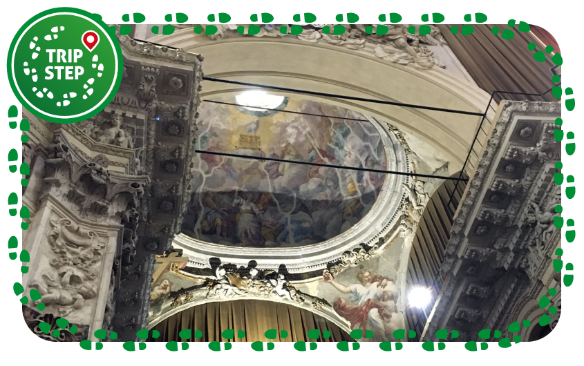 Chiesa del Santissimo Salvatore interno foto di Manuelarosi via Wikimedia Commons