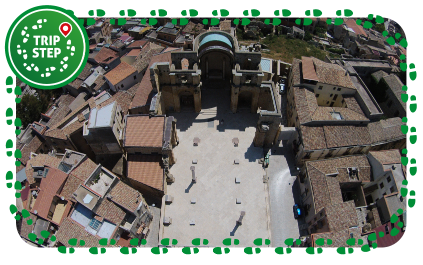 Salemi piazza Alicia ruderi vecchia chiesa madre da drone foto di: Giuseppe Gucciardi via Wikimedia Commons