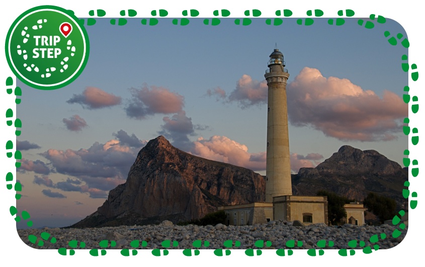 San Vito Lo Capo faro con il monte Monaco sullo sfondo foto di Giomodica via Wikimedia Commons San Vito Lo Capo faro con il monte Monaco sullo sfondo foto di Giomodica via Wikimedia Commons