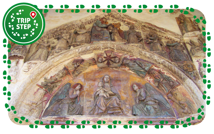 Santa Maria la Vetere portale policromo foto di Gimalgi73 via Wikimedia Commons