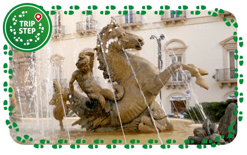 Siracusa fontana di Diana particolare di uno dei tritoni a cavallo