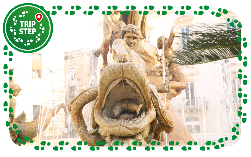 Siracusa fontana di Diana particolare di uno dei tritoni a cavallo del pistrice
