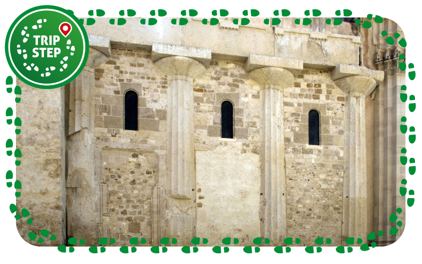 Duomo di Siracusa particolare delle colonne doriche foto di: pjt56 via Wikimedia Commons
