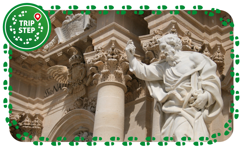 Duomo di Siracusa particolare della statua di San Paolo foto di: Chris Walsh via Wikimedia Commons