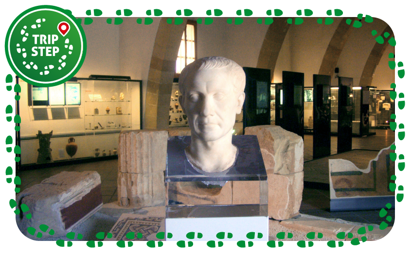 Museo archeologico Baglio Anselmi busto di Giulio Cesare e ritrovamenti di Lilibeo foto di: Otrebla86 via Wikimedia Commons