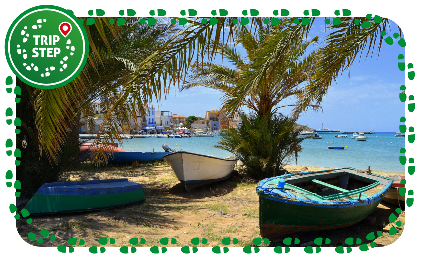 Lampedusa Porto vecchio foto di: PFD40 via Wikimedia Commons