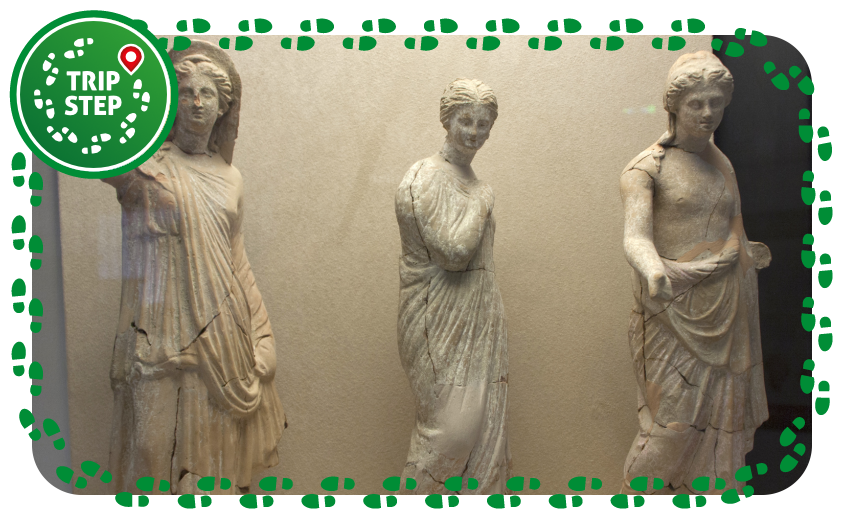 Museo Archeologico di Aidone statuette fittili di Morgantina foto di Davide Mauro via Wikimedia Commons